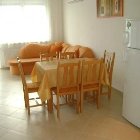 Pamela Apartman *
